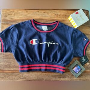 Champion Vintage Blue Cropped  SweatShirt size small NWT condition women’s RED